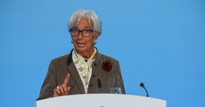 ECB's Lagarde Reassures Eurozone Sovereign Debt Markets Despite French Budget Crisis
