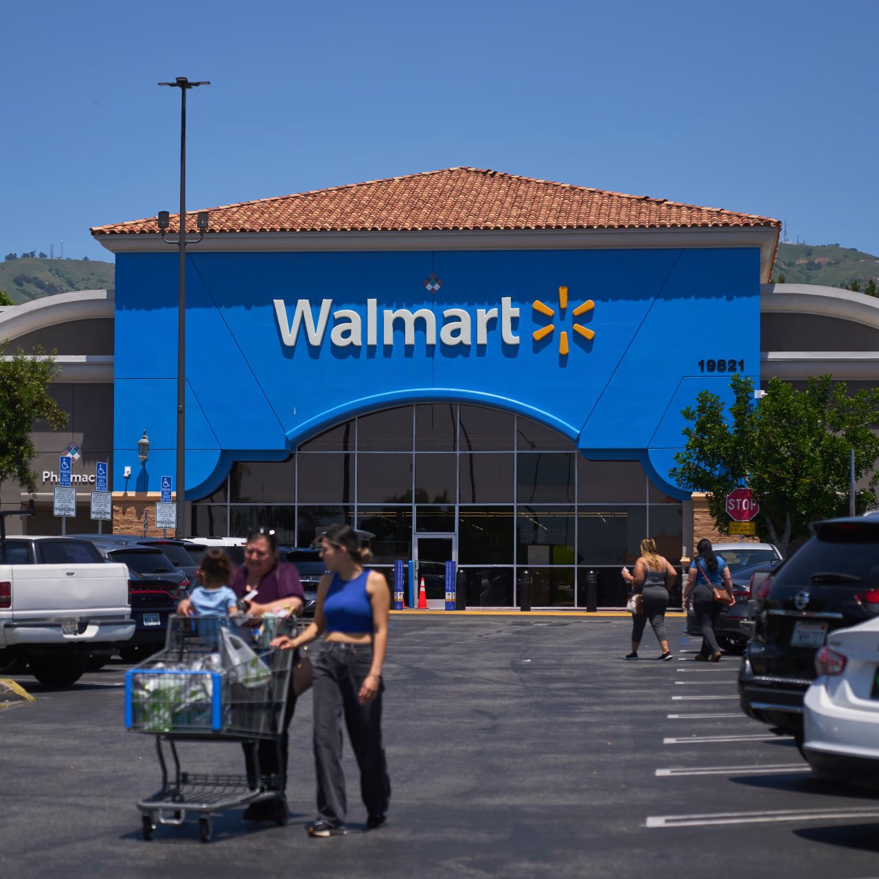 Walmart Beats Q2 Estimates and Raises Full-Year Outlook