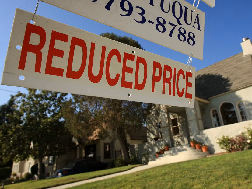 U.S. Home-Purchase Cancellations Hit a Three-Year High of 14% in July