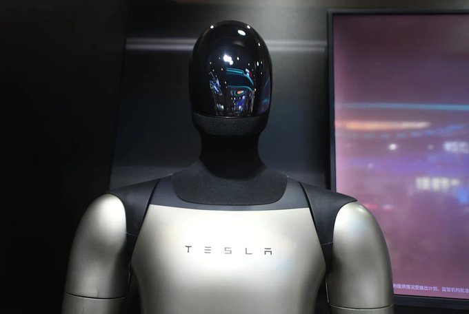 Analyst Calls Tesla One of the Clearest Investment Opportunities in Physical AI