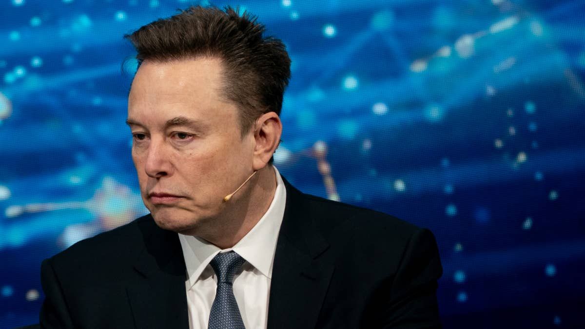 Elon Musk gets into another airline dispute