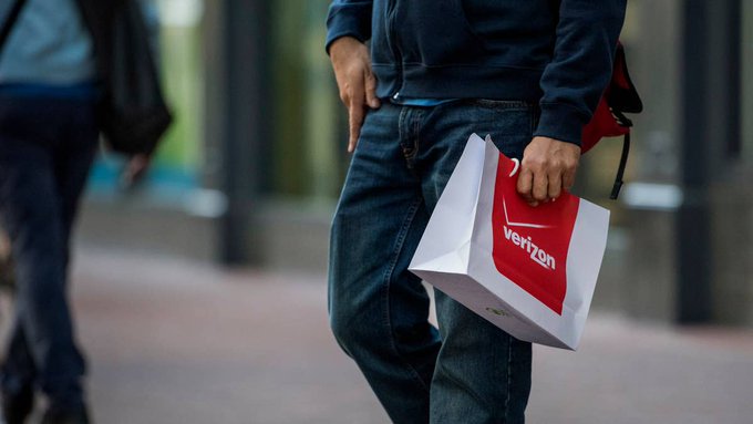 FCC Delays Verizon’s Plan to Retire Copper Landlines Amid Pushback from Lawmakers and Consumers