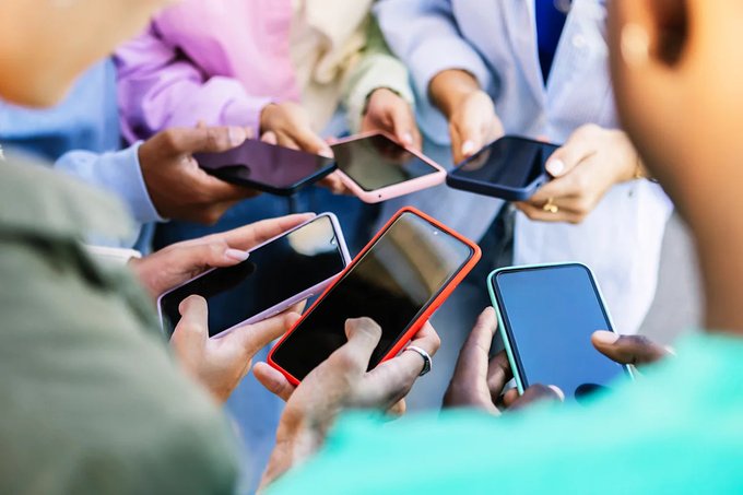 Rising Cell Phone Bills Added to Inflation Pressure Behind the Fed’s Rate Hike
