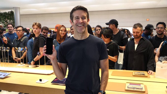 Apple CEO John Ternus and Meta's Mark Zuckerberg Team Up to Run Meta's New AI Model on Mac Studio