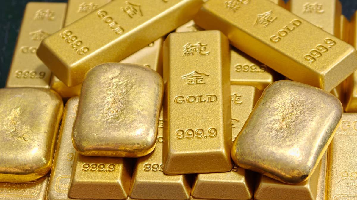 Wells Fargo Cuts Its 2026 Gold Target — but Stays Bullish