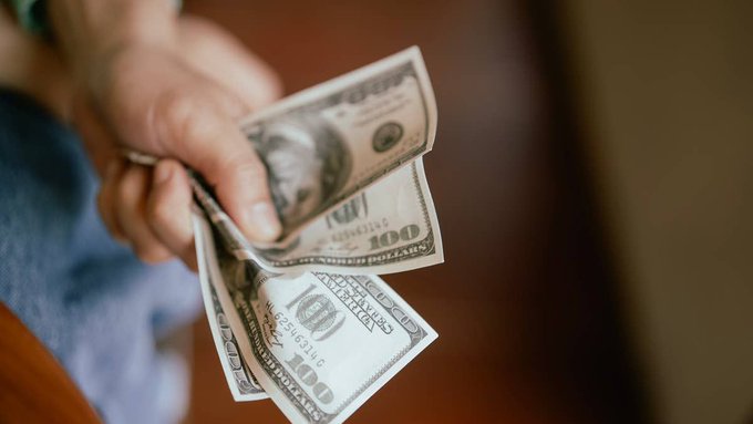 Bank of America Highlights Divergence in Asian Currencies as Chip Exports Offset $100 Crude