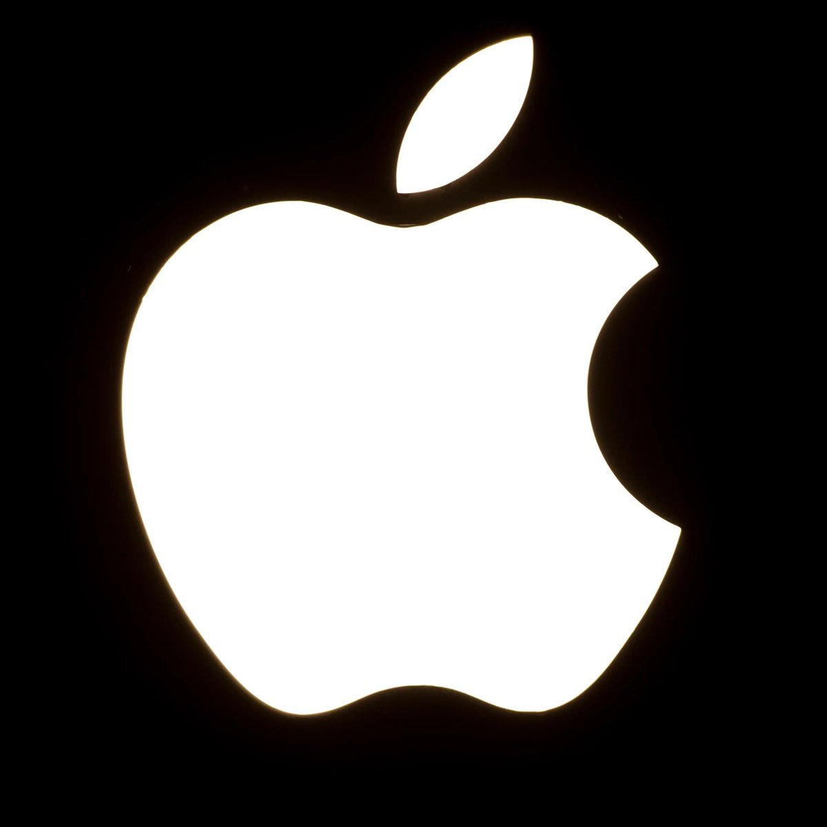 Needham Says Apple's Biggest Long-Term Risk Is Meta or Another AI-First Competitor Building an Agent and Hardware Ecosystem
