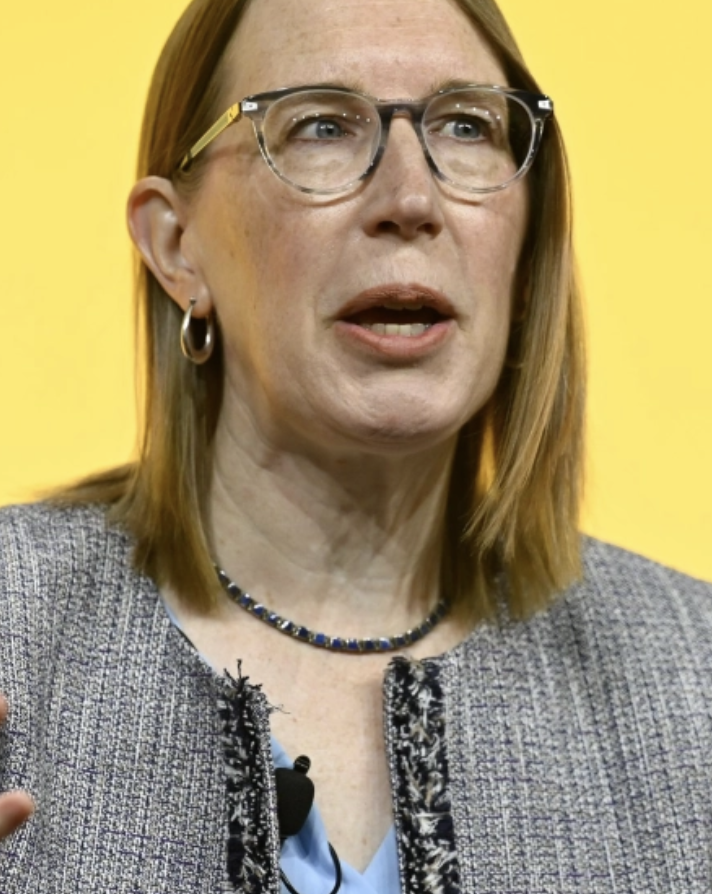SEC Commissioner Hester Peirce Calls for End to Mass KYC Data Collection