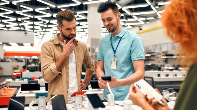 Apple Store Employees Reportedly Warn Customers Not to Expect Walk-In iPhone Duo Stock on Launch Day