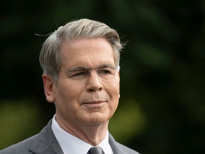 Bessent Bets on Growth, Not Cuts, to Tame $40 Trillion National Debt