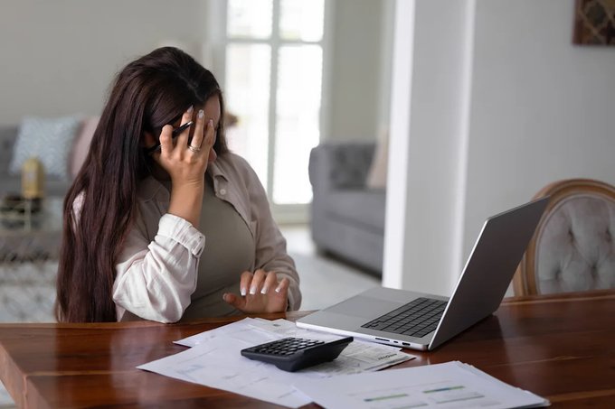 Even High Earners Are Living Paycheck to Paycheck This Year, Goldman Sachs Survey Finds